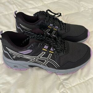 Oasics gel sneaker size 7